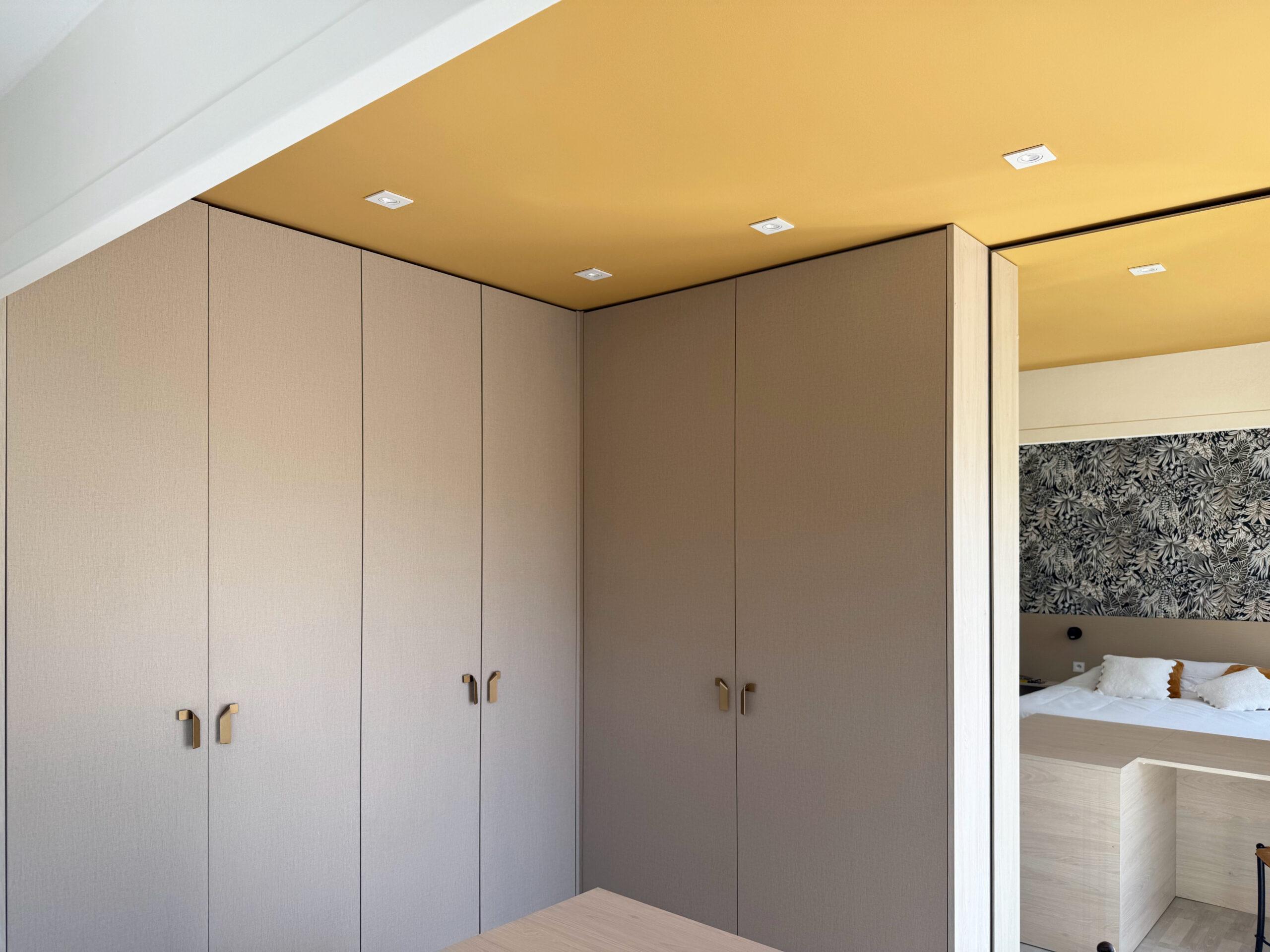 plafond jaune dressing emilie fustier