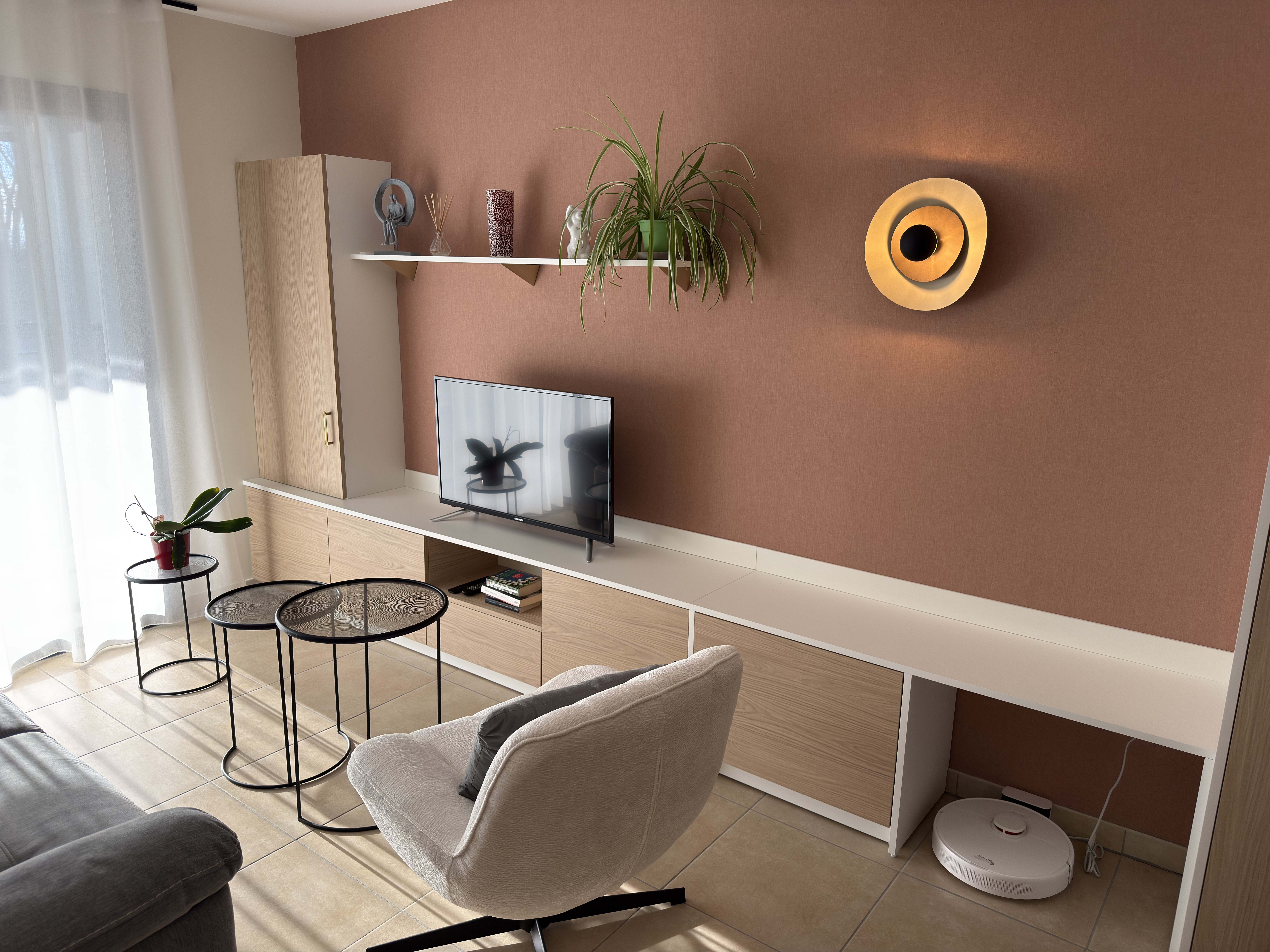 salon avec papier peint