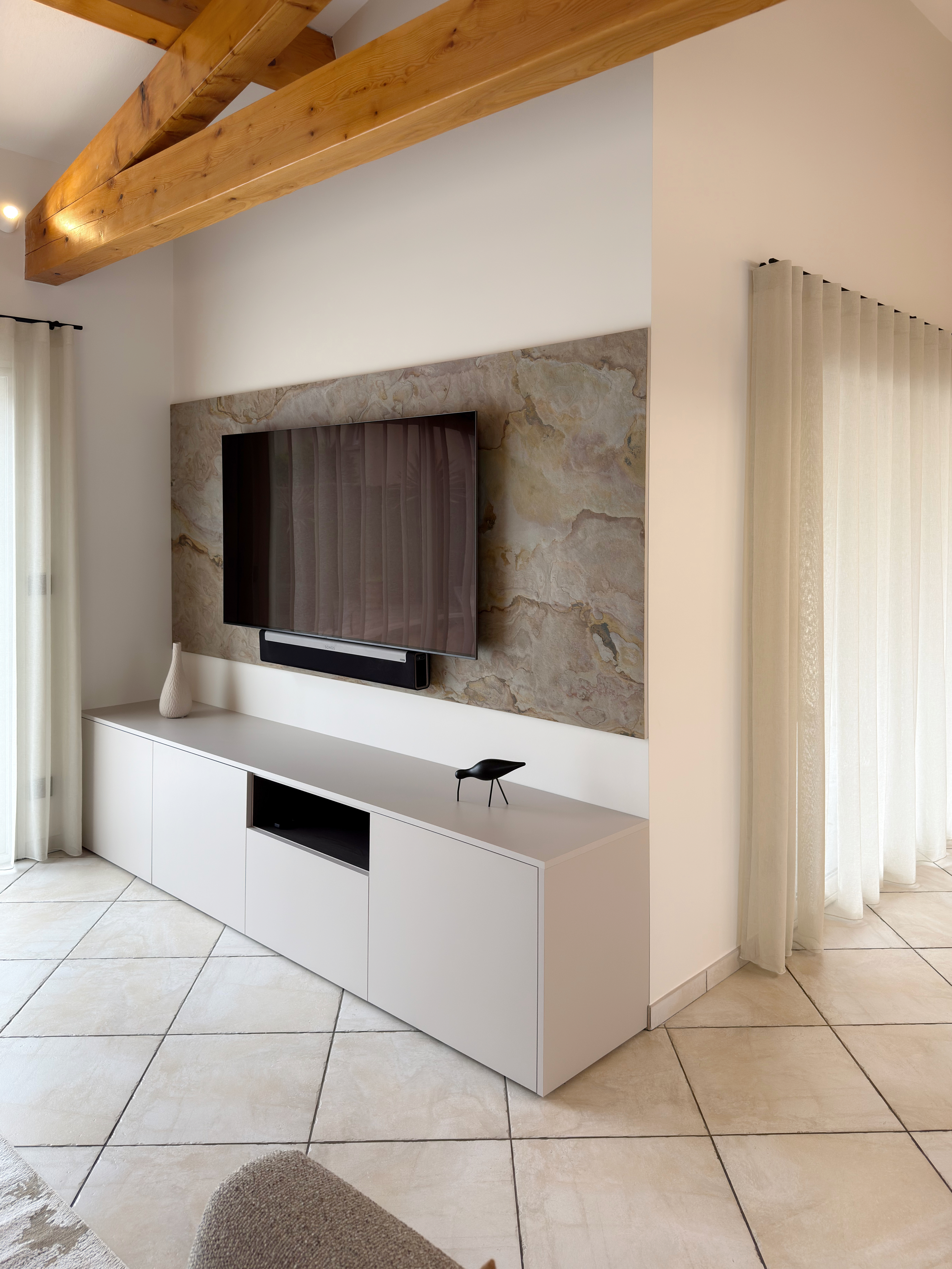 meuble TV avec feuille de pierre